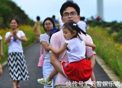 乐乐|孩子为何会走路反而更喜欢“要抱抱”?多是这些原因,家长要注意