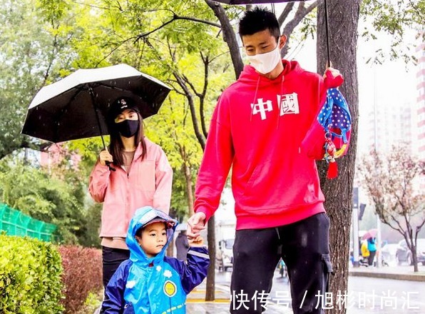 王适娴|湛龙晒一家三口合照,娇妻基因强大,儿子像世界冠军妈妈颜值出众