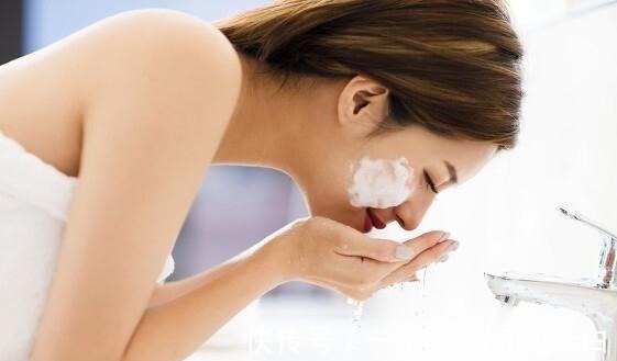 涂抹 皮肤出现各种问题,掌握正确的护肤步骤,让你的皮肤细腻有光泽!