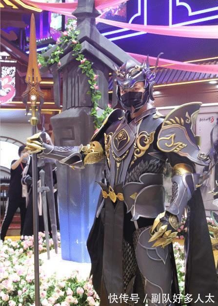 showgirl|2021CJ逛展第三日：ChinaJoy最美COS？看完我都流鼻血了