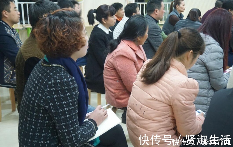 研究生|研究生哥哥给弟弟开家长会,看到成绩单愣在原地:上当了