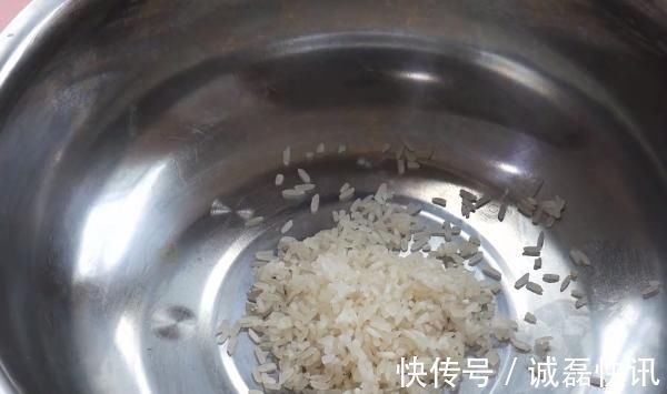 小半杯|夏天手脱皮很难看?加点厨房里的它搓一搓,1块钱解决手脱皮