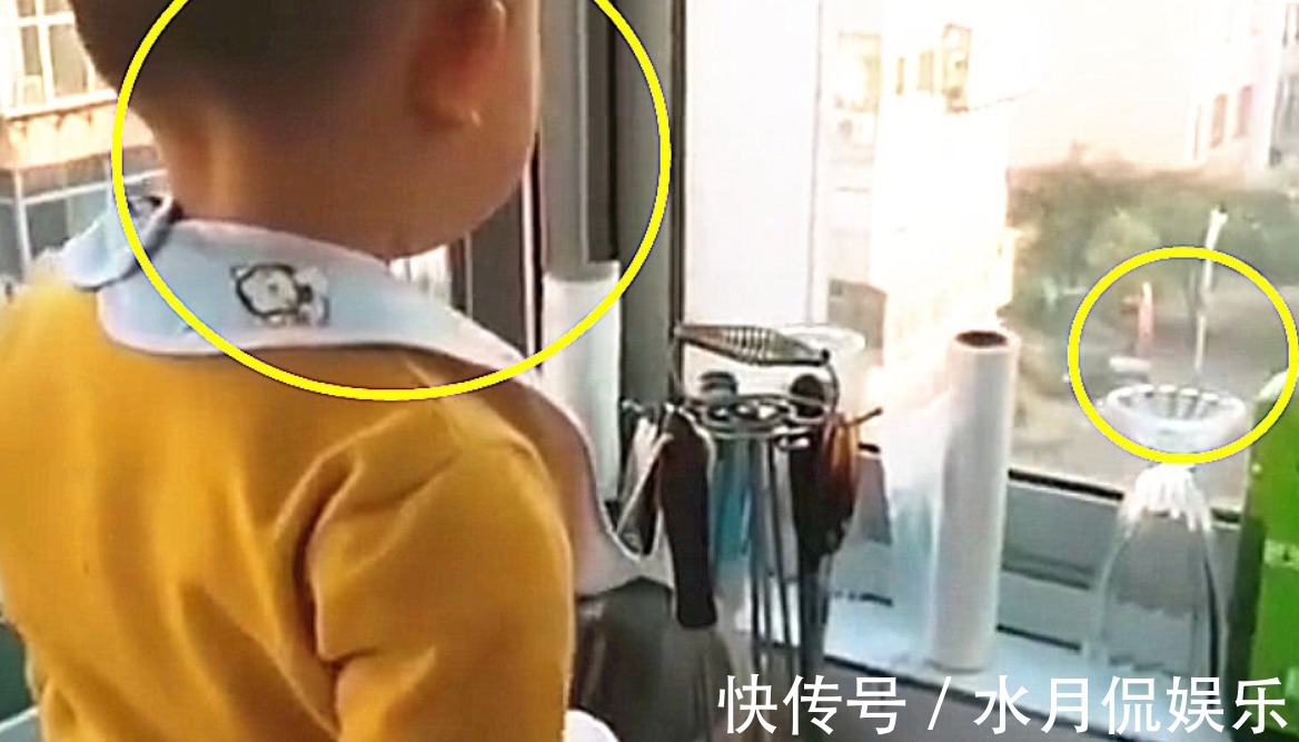 妈妈|小儿子坐阳台一上午了，喊他吃饭都不吃，妈妈走近一看，直接笑喷