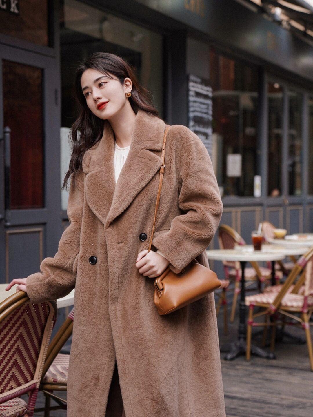 穿搭|冬季保暖穿搭还得看“泰迪绒外套”,时髦精致又有个性,美得高级