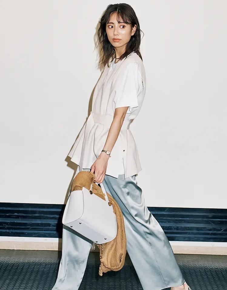 轻熟感|女人一旦30岁，穿衣尽量以“轻熟风”为主，这几种照着穿准美