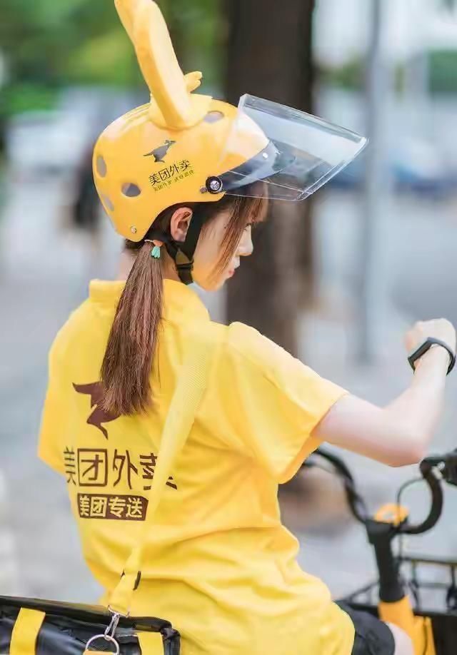 二次元|外卖员误入漫展?这其实是COS,网友:这要是真送,我让她有来无回