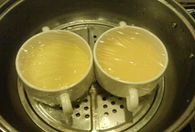 蒸鸡蛋羹，加水直接蒸就错了！牢记4要点，光滑如镜，鲜嫩无蜂窝