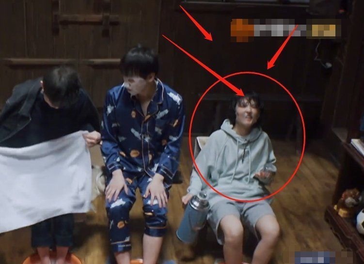 偶像包袱|导演为何只选张子枫一位常驻女嘉宾？看完首期节目后，终于明白了