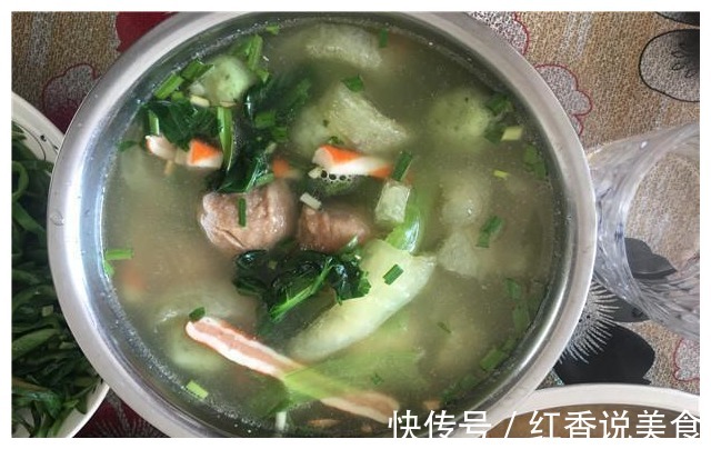 带儿子回老家过中秋,婆婆特意做一桌菜招待,饭后孩子举动很暖心