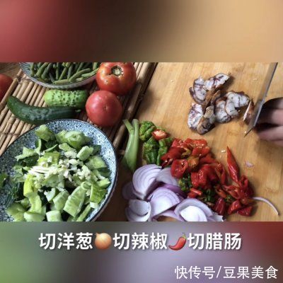 腊肠|有了它干掉两碗饭不是事！超下饭的爆炒腊肠