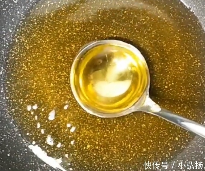 面粉|夏天女儿就馋这早餐，手不粘面筷子一搅，酥皮香软，比油条还好吃
