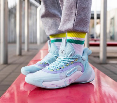 阿迪 马卡龙配色加持透气鞋身,颜值爆炸还不贵的国产球鞋还有暗藏玩法