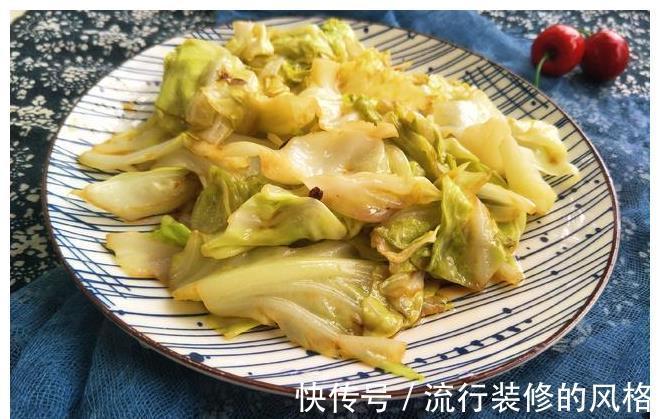 炒包菜|包菜的懒人做法，不用刀切，简单一炒就出锅，香脆又好吃