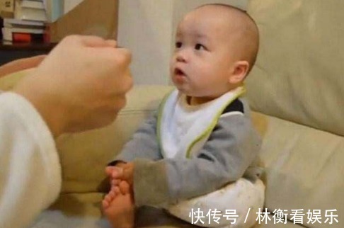 一个劲|宝妈骗大宝说又生了个弟弟,大宝抱起“弟弟”,下一秒萌翻了!