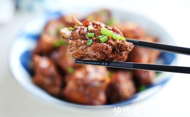 夏天，猪肉牛肉都不如它，便宜又好吃，简单炖一锅，花不了几个钱