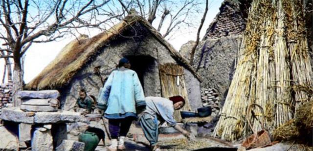 照片拍摄于清末|清末上色老照片镜头下貌美如花的宫女、难民儿童衣不蔽体