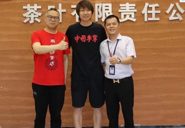 国足|济南时报:李铁多次提到的茶叶是生意,他有品类丰富的代言!