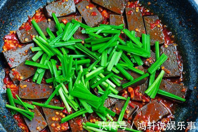 解馋|教你营养美味的辣椒炒鸭血,解馋过瘾超下饭,挑食的孩子都吃撑了