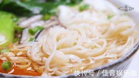 压面机|早餐喜欢吃面条的一定要收藏,教你简单做一碗清汤面,色香味俱全