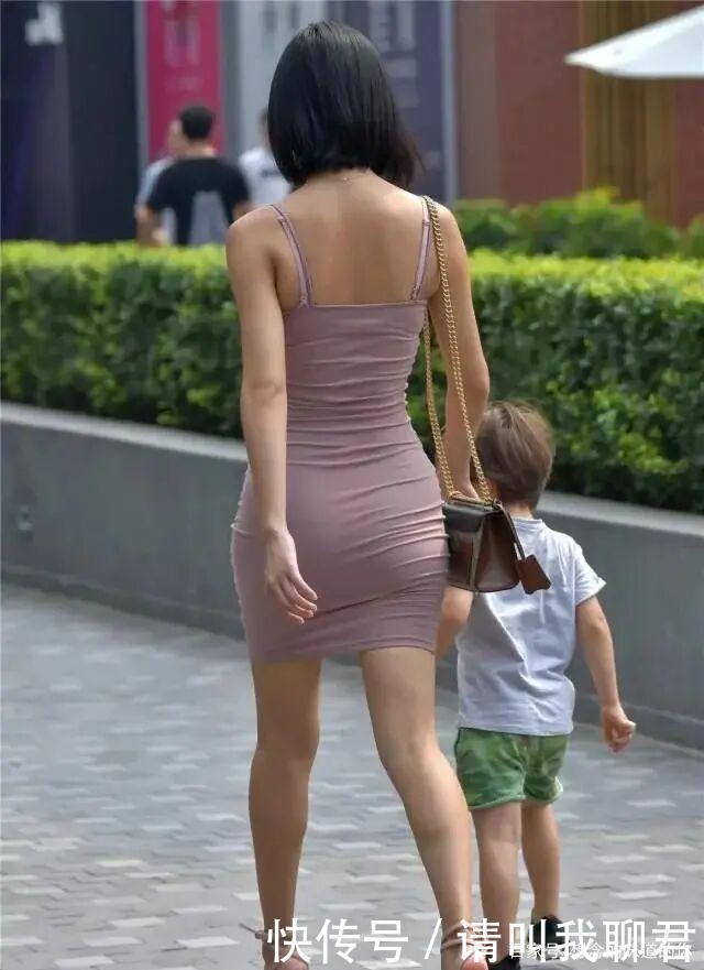 穿搭 连衣裙穿搭干净清爽,凸显脖颈那迷人的小锁骨,令人爱不释手