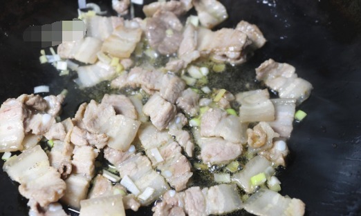 翻炒均匀|天冷了不知吃什么,试试这样吃,每次做一大锅,全部吃光光!