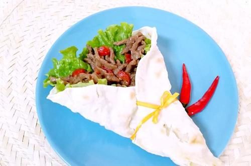 嫩牛肉卷饼的新做法，早餐吃它准没错，精神满满一整天