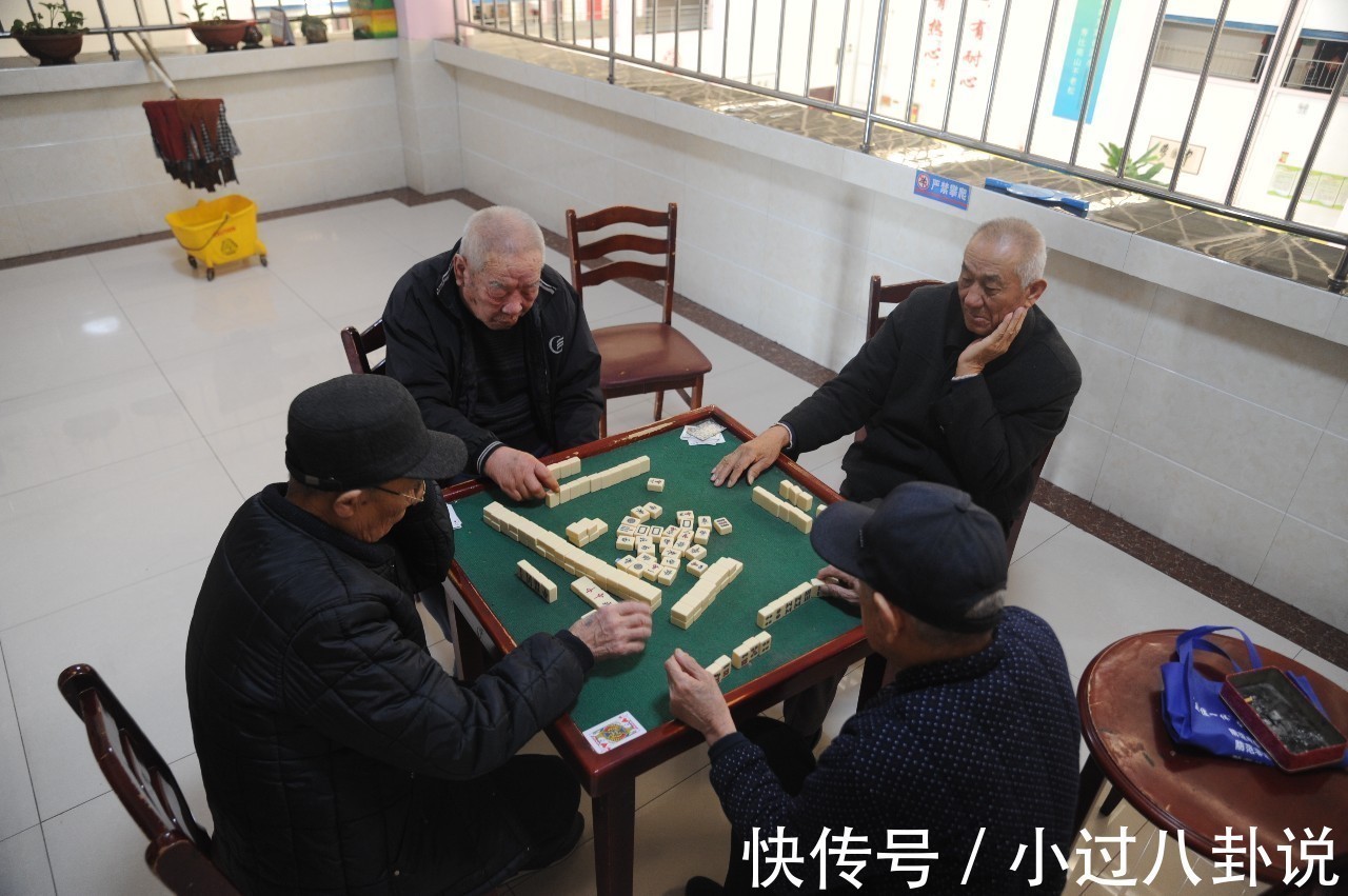 王大爷|吃一次等于喝8杯咖啡,骨科医生:三样东西会侵蚀你的骨头,尽量少吃