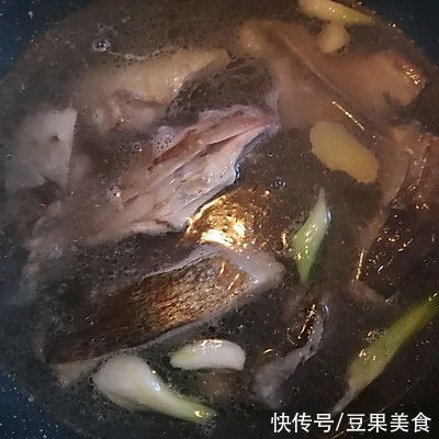 昆布|鱼头豆腐汤一出锅，方圆十里都飘香