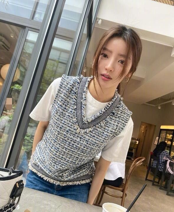 甜酷|韩国穿搭博主洪智允的甜酷自在穿搭 从头到脚都有自己独特的风格