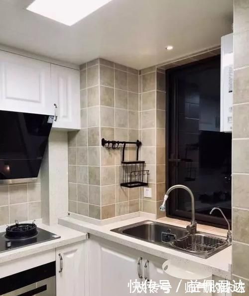 瓷砖|老公坚持在过道打柜子,完工后我懵了,电视墙十分抢眼,谁见过!