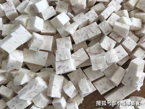 自制广式芋头糕，软糯咸香，一斤芋头能做一大盘，连孩子都爱吃