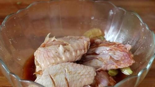 鸡翅超好吃的做法，不油炸不用烤，皮焦肉嫩，孩子天天吵着吃