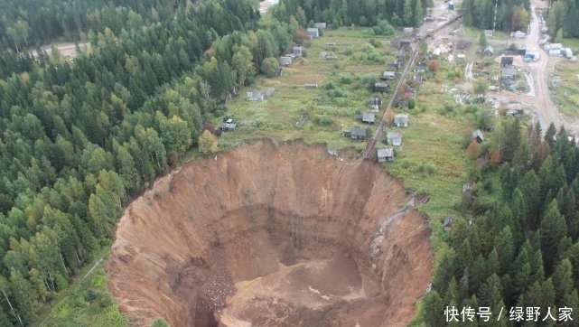 俄罗斯频频出现神秘“天坑”,专家称:和天然气的大量开采有关!