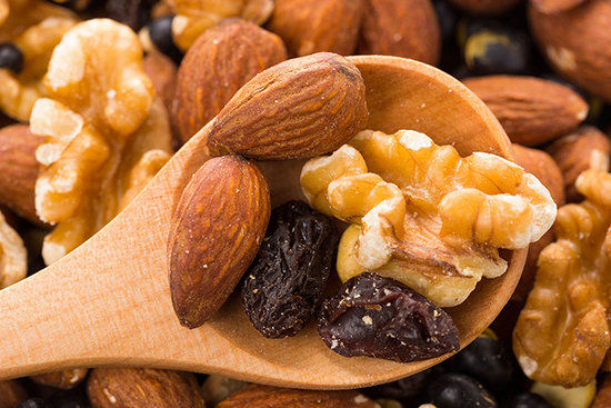 烦恼|多吃这些食物让你远离脱发烦恼 黑芝麻可促进黑色素形成