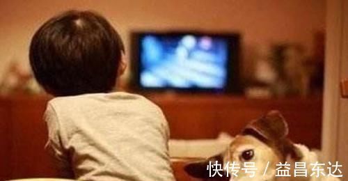 电视|三岁以内孩子看电视,影响视力是次要的,这四方面的危害才大