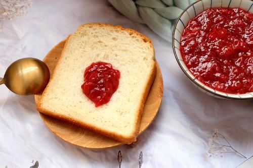 三月最爱草莓，自制草莓酱做法简单无添加剂，好吃看得见