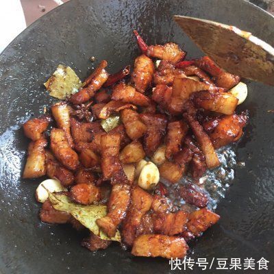 红烧肉土豆超美味没吃过太可惜了