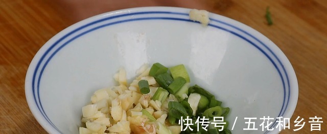 鸡腿自从学会这吃法，我家三天两头做，上锅蒸一蒸，就是一大硬菜！