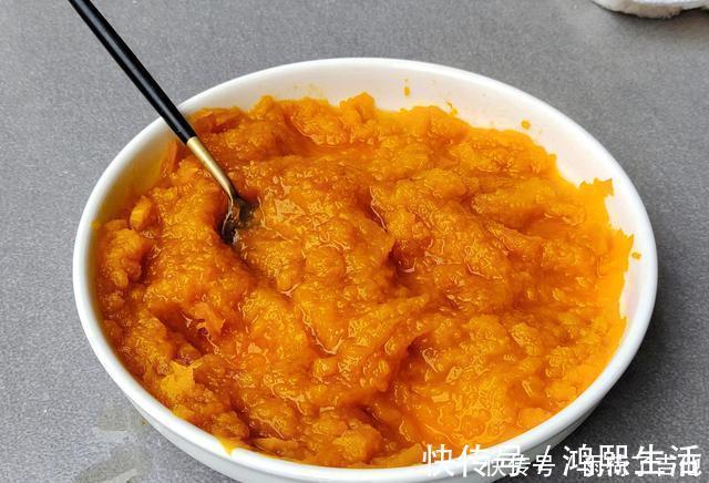 南瓜最好吃的做法,不做花卷不做饼,加两鸡蛋搅一搅,香嫩拉丝