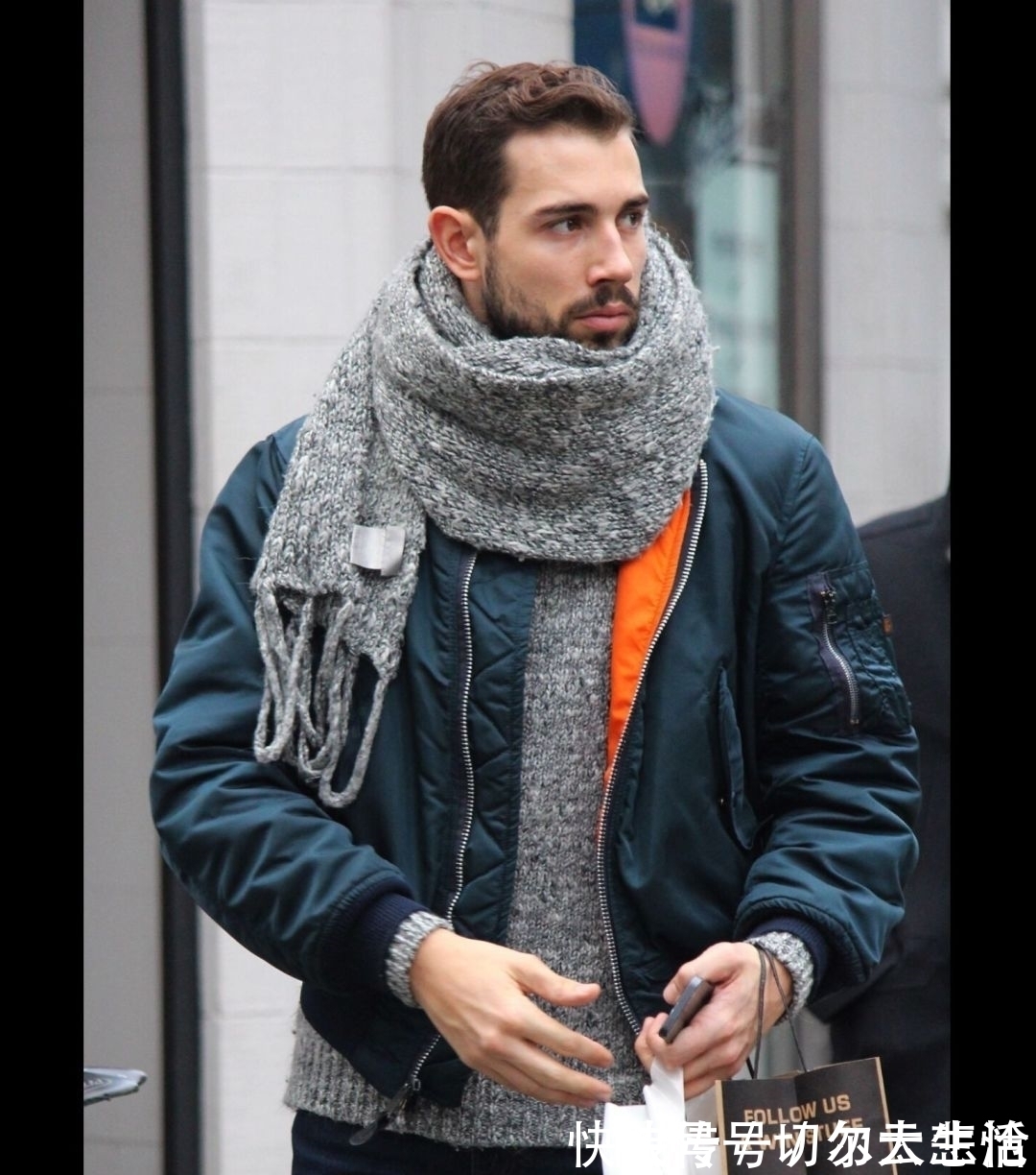 loro 卷福基努里维斯,在打造绅士这点上心有灵犀