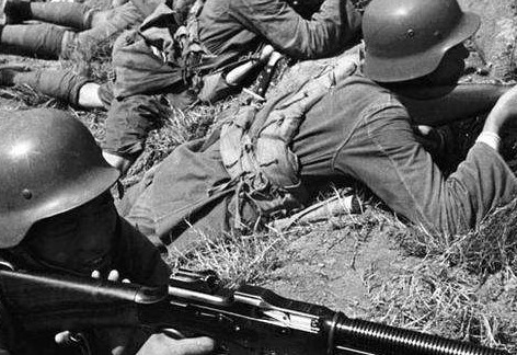 会战|淞沪会战，是中国军队主动发起的进攻，为何却被2次叫停进攻？