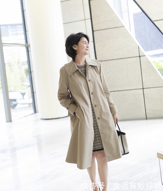 穿搭 这位中年妈妈真会穿，“4件外套”惊艳所有人！详细穿搭干货附上！