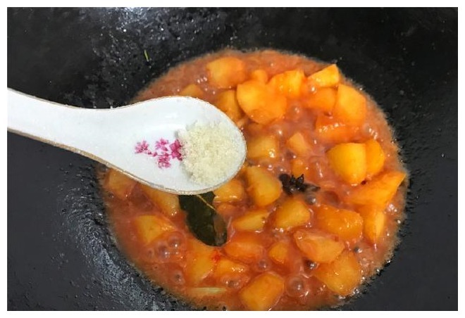 土豆原然还有这么好吃的做法,比吃肉还过瘾,每次做连汤都不剩