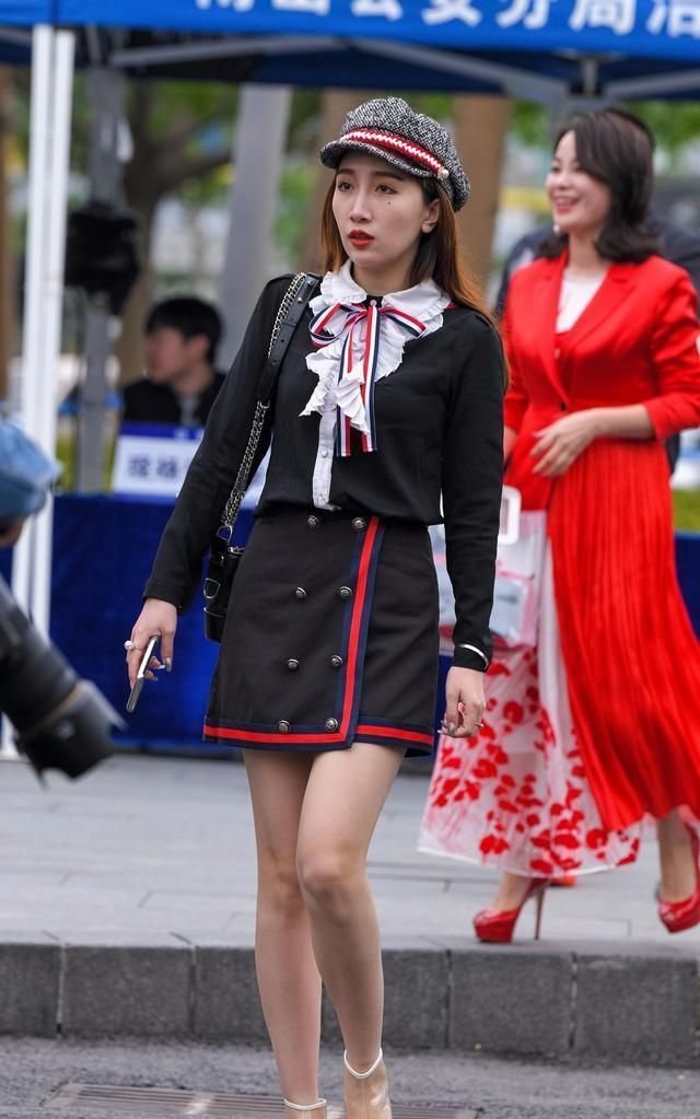 选择|冬天适合穿短靴, 美女选择PVC透明短靴, 不仅保暖还增添潮人味道