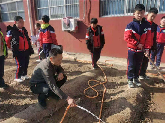 发扬劳模精神，争做时代先锋！邓村小学“劳动基地开发”活动纪实