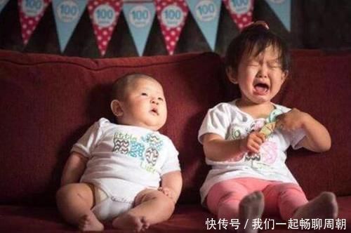 矛盾|5岁姐姐的作业被1岁弟弟撕烂,宝妈两个字化解矛盾,堪称教科书