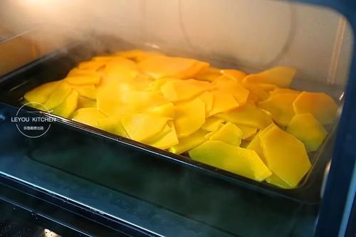 南瓜|多做两步,煮一锅金黄浓稠的南瓜粥,和买的一样好喝,很适合冬天