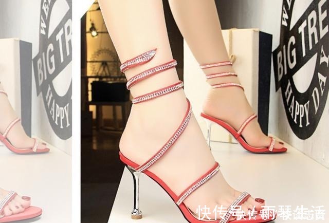 一字带凉鞋 偷偷告诉你，那些真正有品位的人都在穿什么鞋