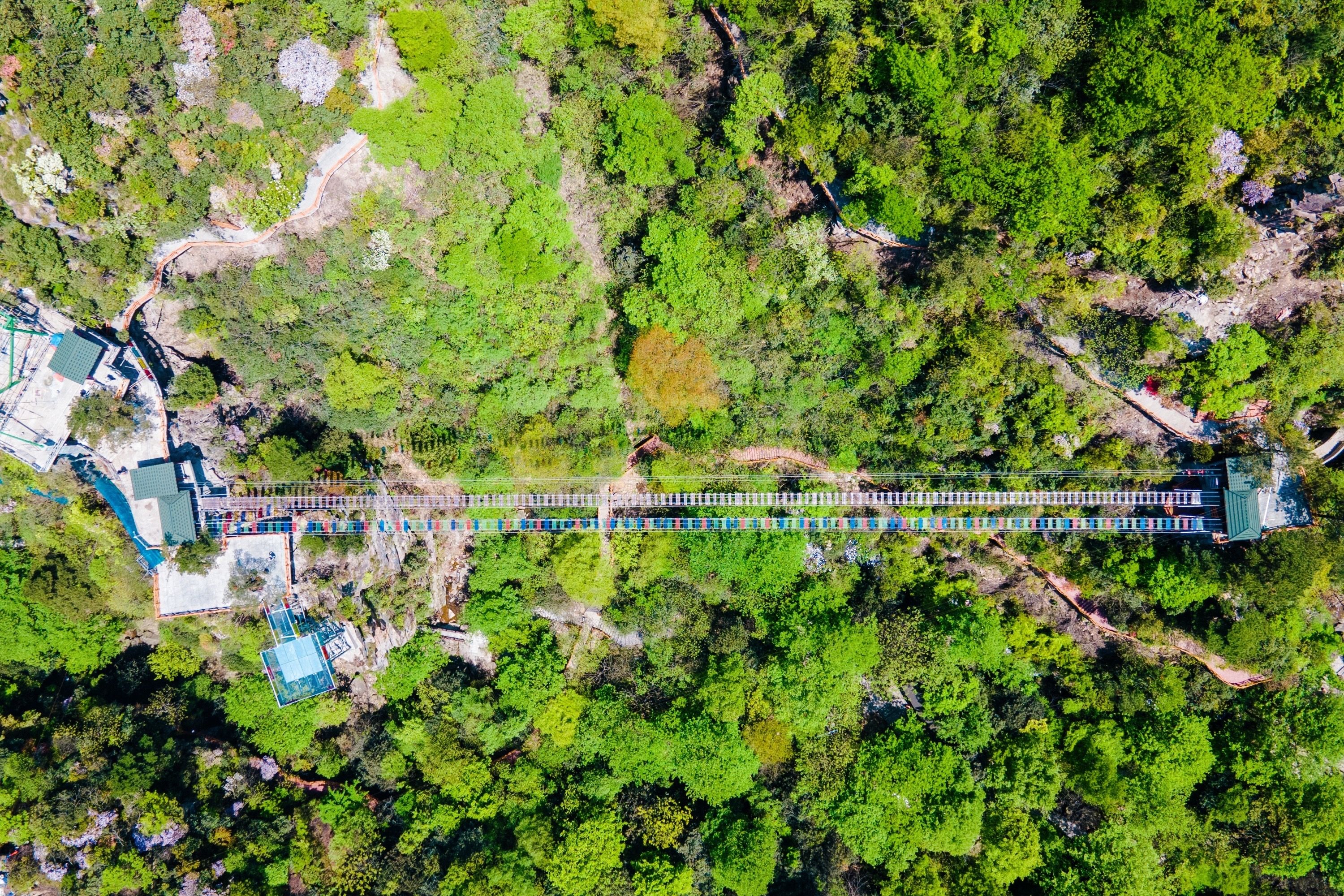 安吉浙北大峡谷，北纬30度线上的奇特山景，九大游乐项目等你挑战