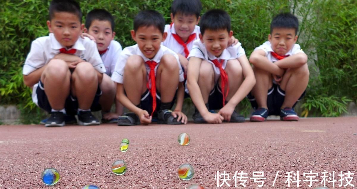 男女比例|幼儿园一个班12个男孩,只有3个女孩,孩子们女孩都去哪了